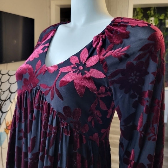 TAYLOR - Burgundy & Black Burnout Floral Velvet Sheath Cocktail Dress - Picture 6 of 14